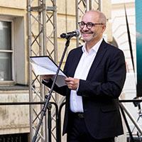 Rudolf Péter igazgató a Vígmajálison